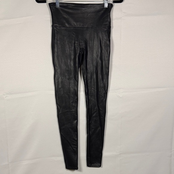 SPANX Pants - SPANX Black Mid-Rise Medium Leggings